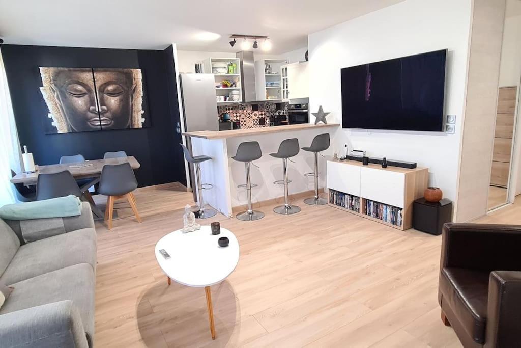 Charmant Logement Avec Jacuzzi Mantes-la-Jolie Eksteriør bilde