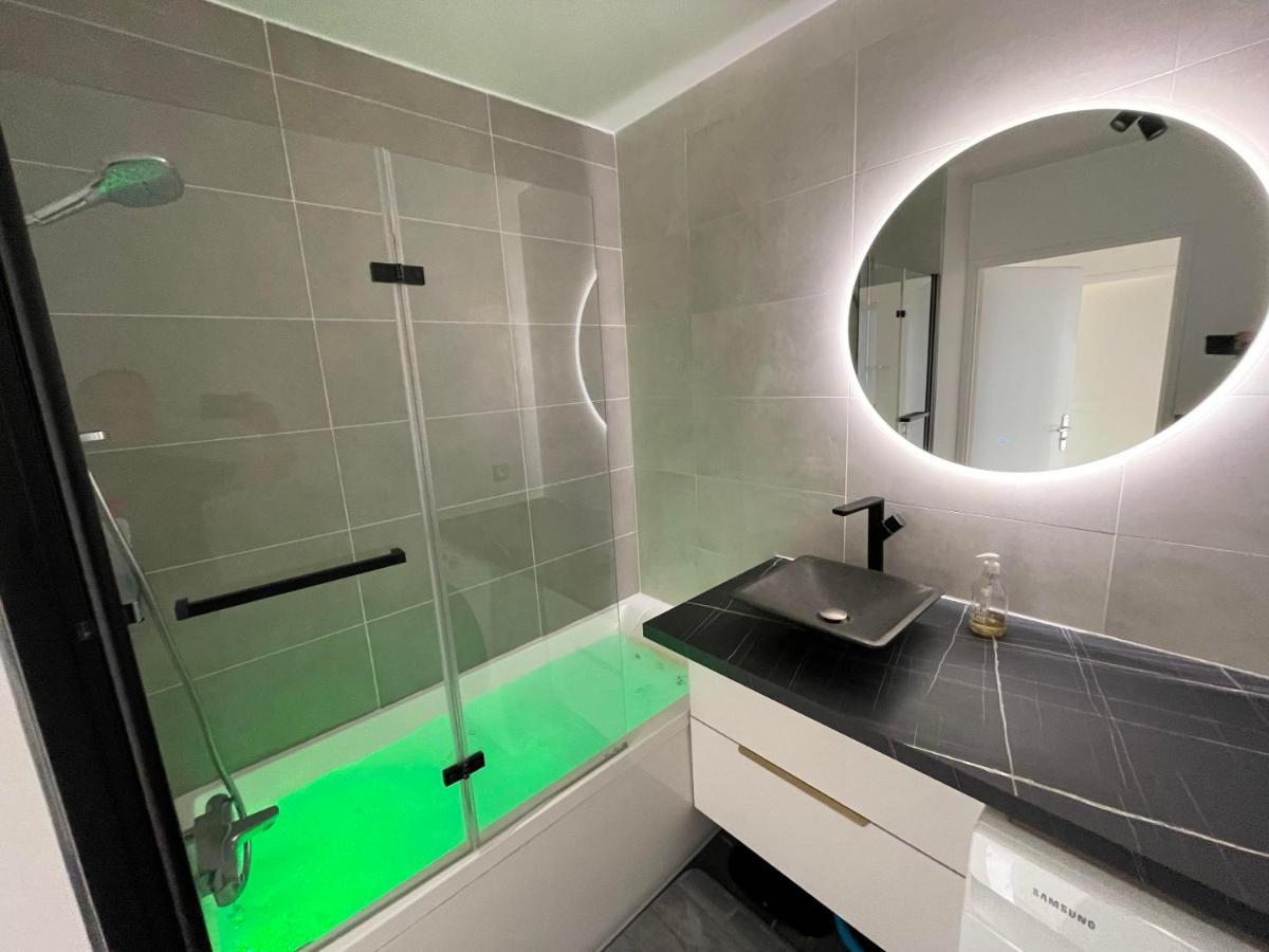 Charmant Logement Avec Jacuzzi Mantes-la-Jolie Eksteriør bilde